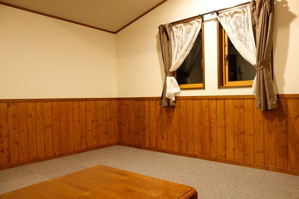 Community House Tyrolien Otel Hakuba Dış mekan fotoğraf