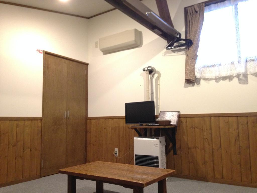 Community House Tyrolien Otel Hakuba Dış mekan fotoğraf