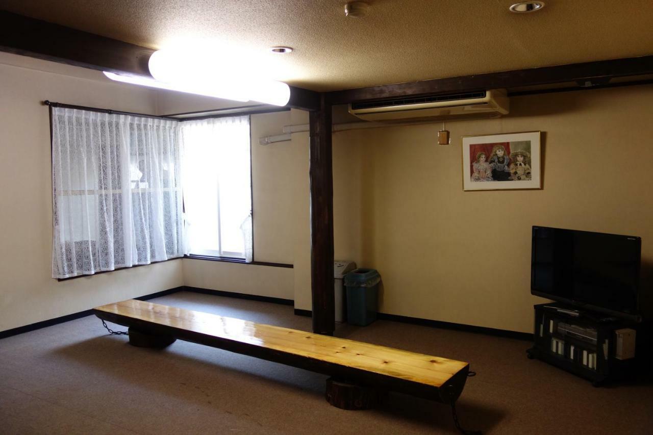 Community House Tyrolien Otel Hakuba Dış mekan fotoğraf