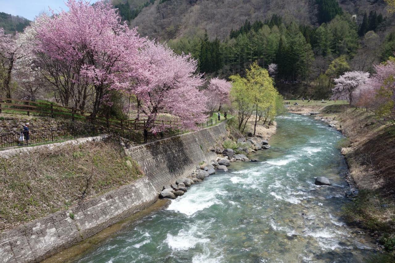 Community House Tyrolien Otel Hakuba Dış mekan fotoğraf