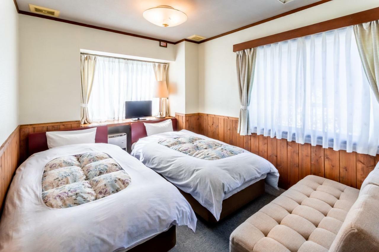 Community House Tyrolien Otel Hakuba Dış mekan fotoğraf